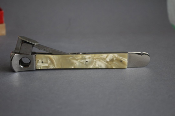 Image 1 of Tagliasigari vintage Solingen a forma di freccia con manico in madreperla, nella confezione originale.