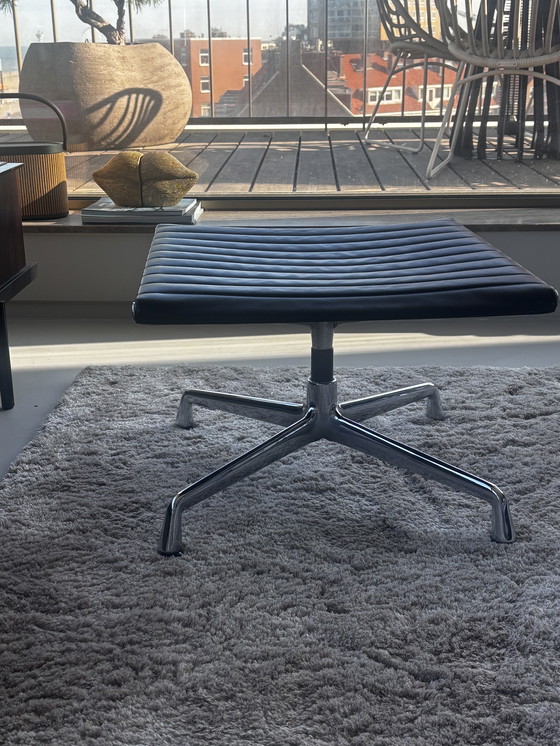 Image 1 of Vitra Eames EA124 y EA125 Cuero y cromo