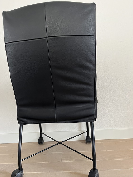 Image 1 of 2 Montis Chaplin eetkamerstoelen met wielen. 