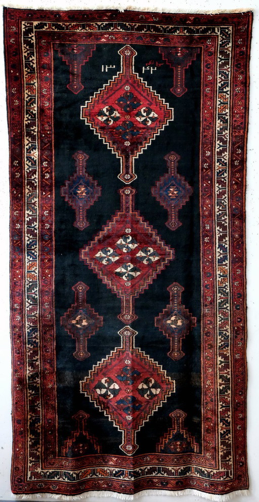 Tapis Koerdish daté de 1904, avec un fond noir rare