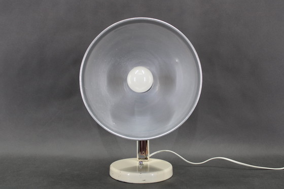Image 1 of 1950er Tischlampe mit Aluminium-Lampenschirm, Tschechoslowakei