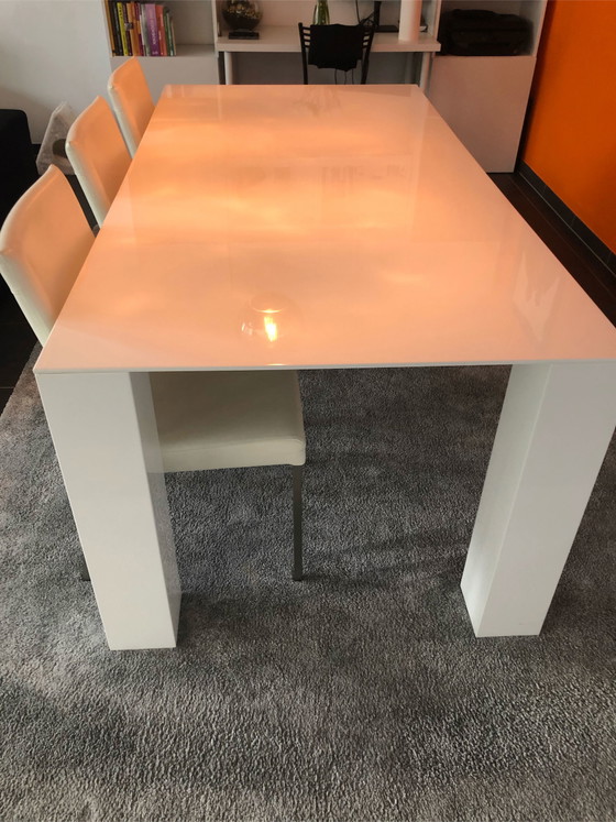 Mesa de comedor blanco brillante, Vision, Muebles, MDF, Plástico (foto 3 de 5)