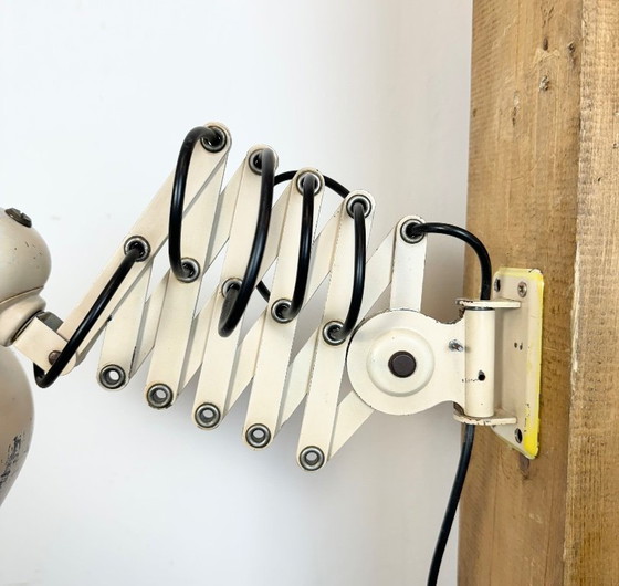 Image 1 of Beigefarbene, industrielle Wandleuchte im Midcentury-Stil mit Scherenmechanismus von Wila Leuchten, 1960er Jahre