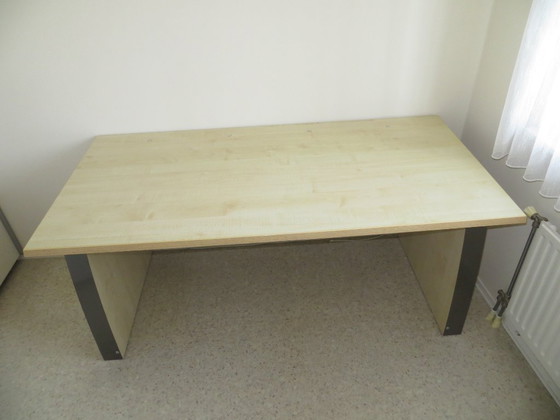 Image 1 of Escritorio con armario a juego