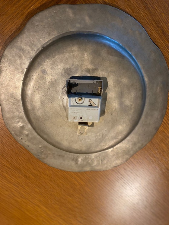 Image 1 of Horloge murale décorative en étain – style antique, à mouvement à quartz