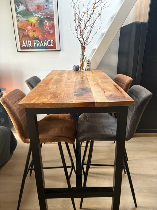 Tafel Met Hoge Stoelen