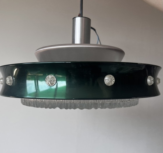 Image 1 of Magnifique suspension vintage vert émeraude en forme d'OVNI, inspirée de l'ère spatiale.