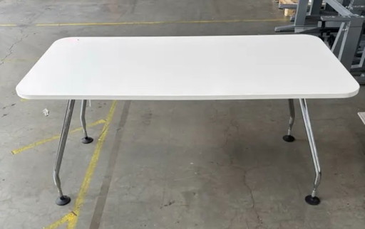 Mesa Vitra Ad Hoc 160cm blanca de Antonio Citterio