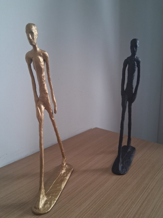 Ensemble de 2 nouvelles sculptures d'après Giacometti en fer noir et or – Iron (photo 4 of 17)