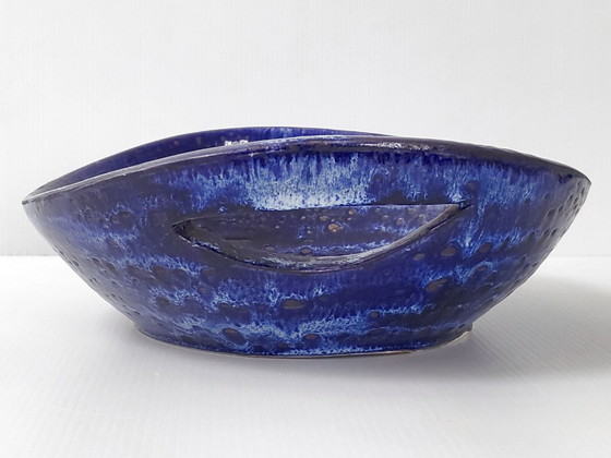 Image 1 of Vintage blauw-zwarte keramische fruitschaal uit de jaren 60, gesigneerd Vallauris.
