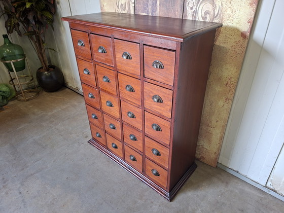 Image 1 of Antieke teakhouten ladenkast, apothekerskast, archiefkast afm: 90x38cm en 104cm hoog.
