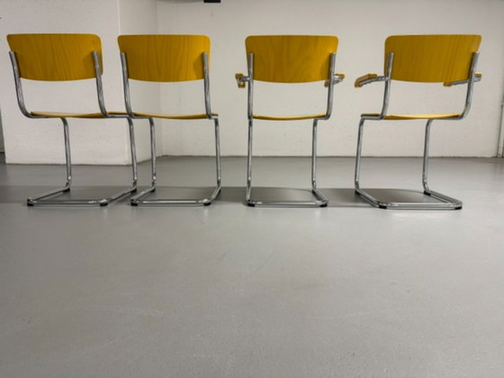 Juego de cuatro sillas cantilever Thonet Mart Stam Modelo S43, Sillas de comedor, Madera, Cromo, Amarillo (foto 4 de 15)