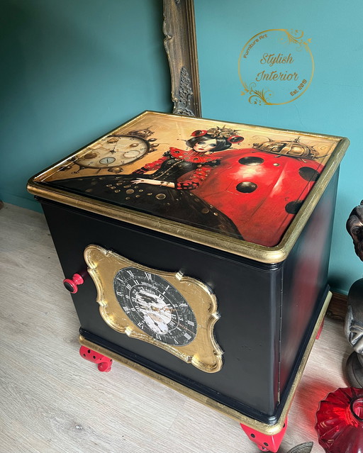 (Night) cabinet miss ladybug