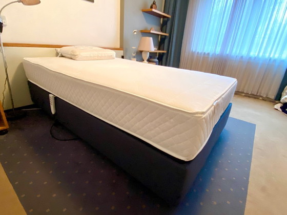 Image 1 of lit à hauteur variable de luxe « aspect sommier à ressorts »