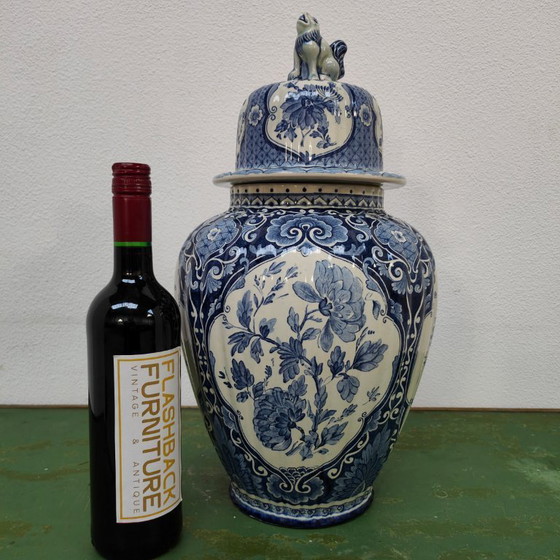 Image 1 of Vaso con coperchio vintage Royal Sphinx Maastricht in porcellana