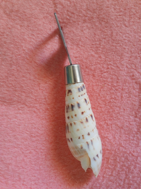 Apribottiglie vintage unico degli anni '60-'70 con manico a conchiglia. – Retro, Regali, Metal (photo 4 of 9)