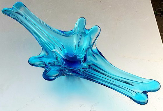 Image 1 of Coupe à centre de table en verre bleu de Murano, 1950S