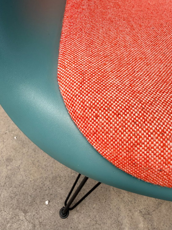 Vitra Eames DAR chair, Charles und Ray Eames (Lagerbestand: 6) – Esszimmerstühle, Metall, Kunststoff (photo 7 of 12)