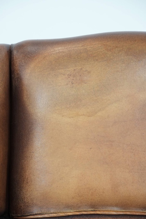 Image 1 of Sillón orejero de piel de oveja acabado con clavos decorativos