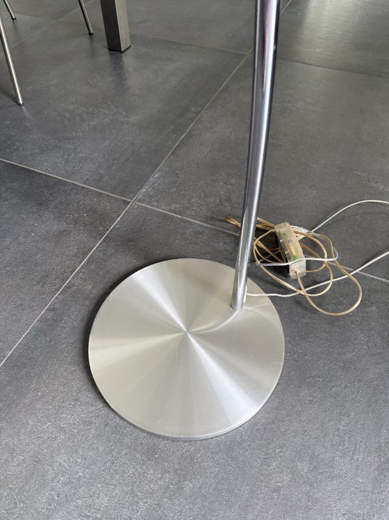 Hala Zeist - 696 - Design Space Age - Vintage - Lampada da terra con paralume cromato, base in alluminio (photo 5 of 11)