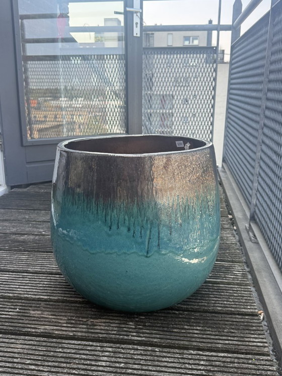 Image 1 of Grand pot de fleurs à glaçure bleue