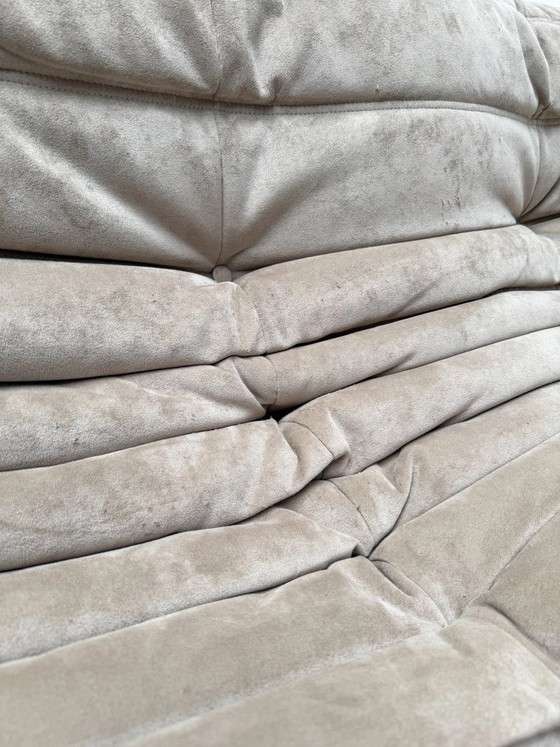 Image 1 of Originales Ligne Roset Togo 2-Sitzer-Sofa von Michel Ducaroy, taupefarbener Alcantara, 1995