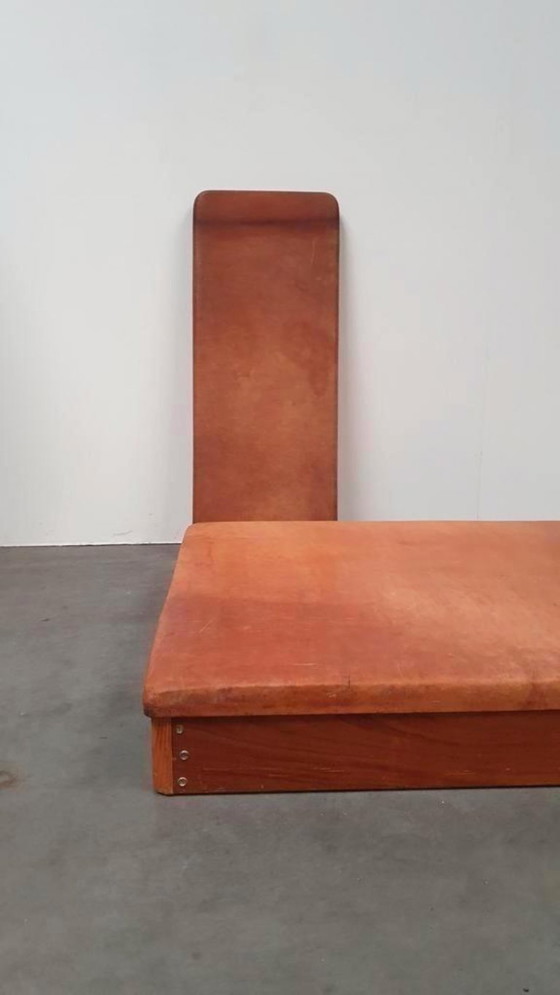 Image 1 of Tavolino vintage, mobiletto da palestra, scatola per ginnastica, imbracatura in pelle, teak anni '70