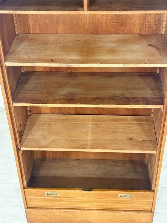 Image 1 of Grote kast met roldeksel uit de jaren 60 – eikenhout – vintage dressoir / kast in mid-century stijl