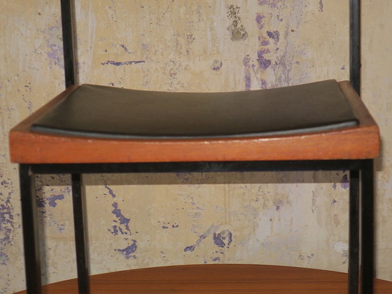 Image 1 of Paire de chaises empilables en teck et fer, style milieu du siècle, années 1960
