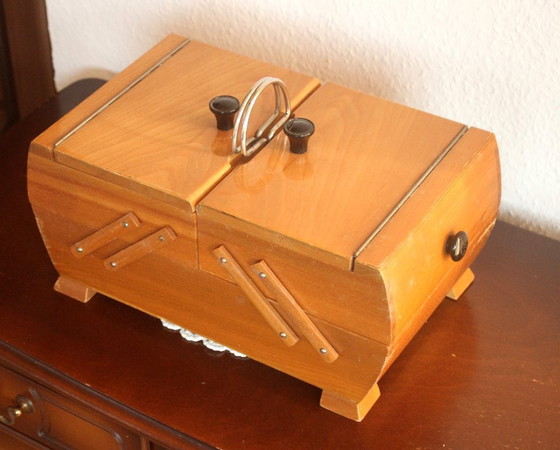 Image 1 of Kleiner Nähkasten 50er/60er Jahre aufklappbar - Vintage