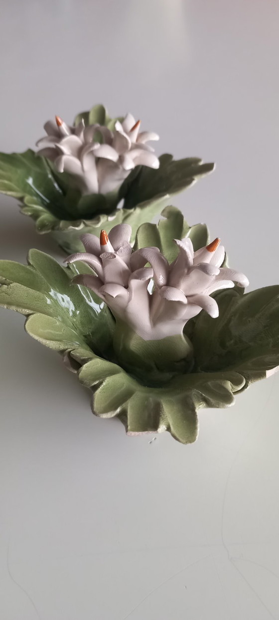 Image 1 of Italiaanse keramische bloemornamenten - set van 3 - Mid-century decor