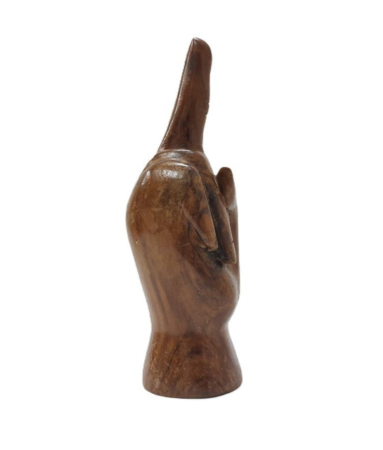 Image 1 of Escultura de madera tallada a mano de una mano haciendo la peineta.