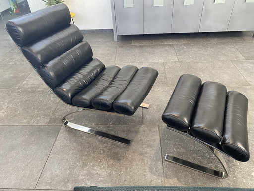 Poltrona lounge di design in legno nero con hocker