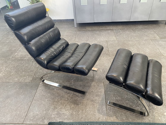 Image 1 of Poltrona lounge di design in legno nero con hocker