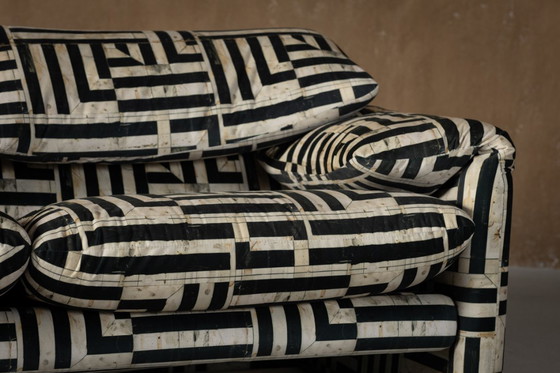 Image 1 of Vintage Maralunga tweezitsbank van Vico Magistretti voor Cassina (1970) in Myth fluweel