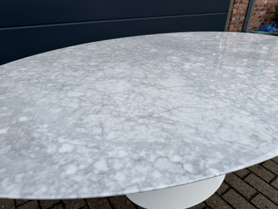 Image 1 of Original oval Knoll Tulip dining table (198x121cm) in Carrara marble