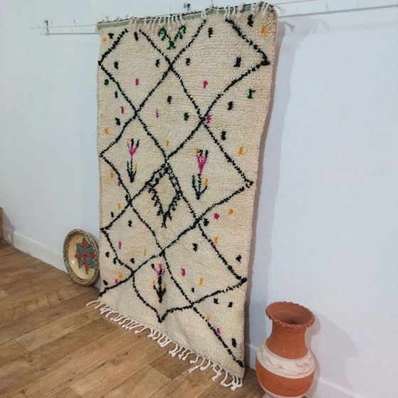 Image 1 of Handgefertigter, einzigartiger, authentischer marokkanischer Teppich – Naturwolle, Boho-Stil, handgewebt (172 × 110 cm)