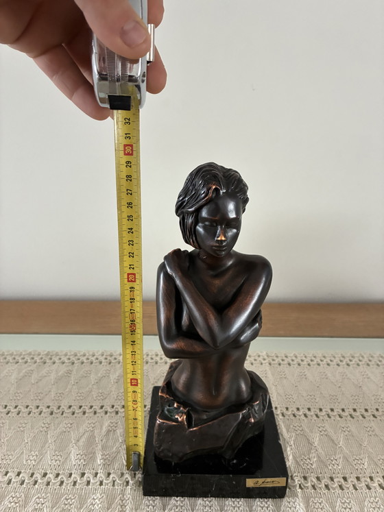 Image 1 of Paor S.A. Madrid – Buste féminin signé – Patine bronze – Socle en marbre