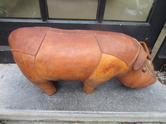 Image 1 of Vintage leren neushoorn, verkocht zoals hij is.
