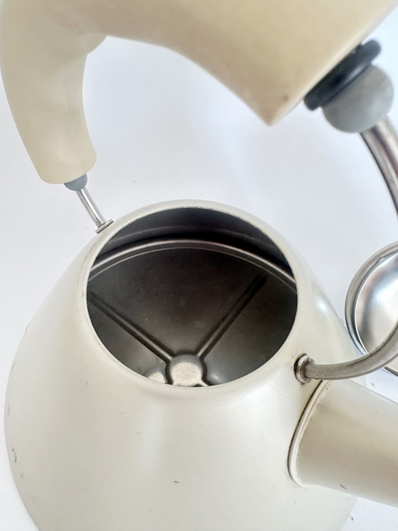 Image 1 of Alessi – Zeldzame designwaterkoker 9093 van Michael Graves (lichtgrijs)


