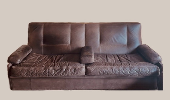 Unieke Vintage Design Salon (1980) – 2x Royale 3-Zits & Poef in High-End Nubuck Leder – 3-5 zitsbanken (photo 7 of 10)