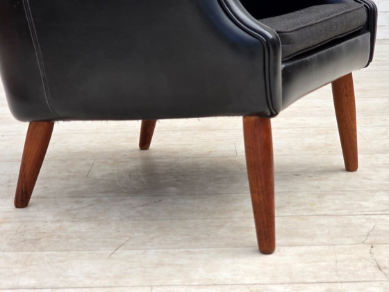 Image 1 of Anni '70, poltrona danese, similpelle, gambe in legno di teak.