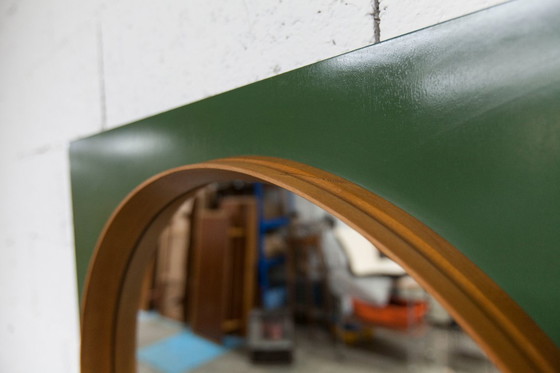Image 1 of Espejo de pared redondo inusual, 60 cm, borde de teca sobre un tablero rectangular verde, años 60