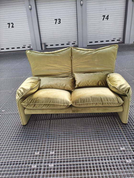 Image 1 of Cassina maralunga 40 2 zits opnieuw gestoffeerd met groen fluweel