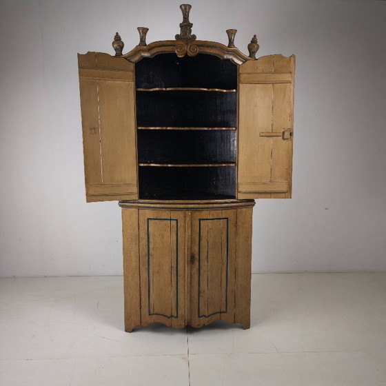 Image 1 of 18th-century Dutch Witwerk cabinet with original key and imitation Delft Blue decoration