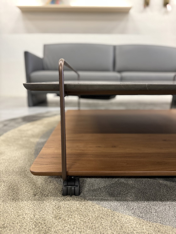 Image 1 of Rolf Benz 931 524 Couchtisch Nussbaumholz Naturstein 102x100