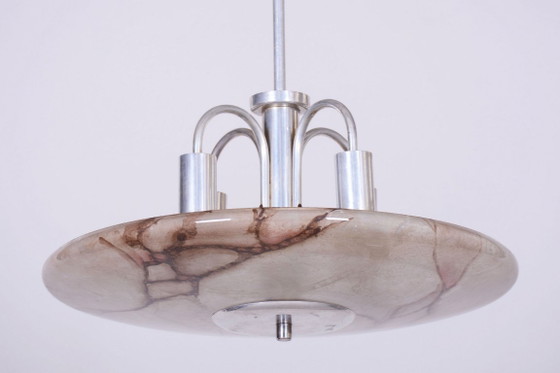 Restaurierter Art-Deco-Kronleuchter, Aluminium, Marmorglas, neu verkabelt, Tschechien, 1940er Jahre (photo 2 of 12)