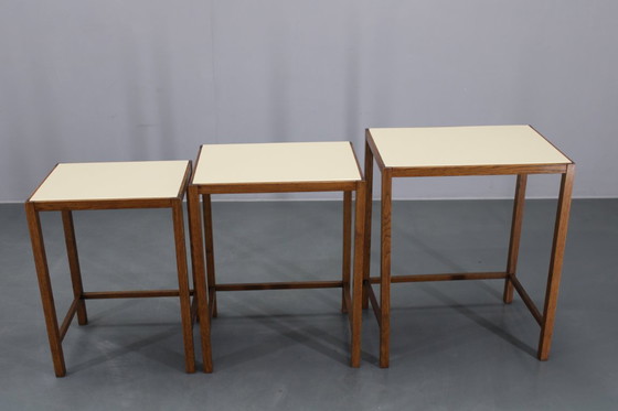 Image 1 of 1940er Art Deco Nisttische mit Opaxglasplatte, Tschechoslowakei