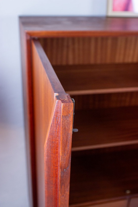 Image 1 of Armadio alto vintage in teak, cassettiera in stile danese di metà secolo.