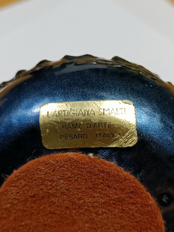 Image 1 of Italiaans geëmailleerde koperen kamerstokkaarshouder van L'Artigiana Smalti Pesaro